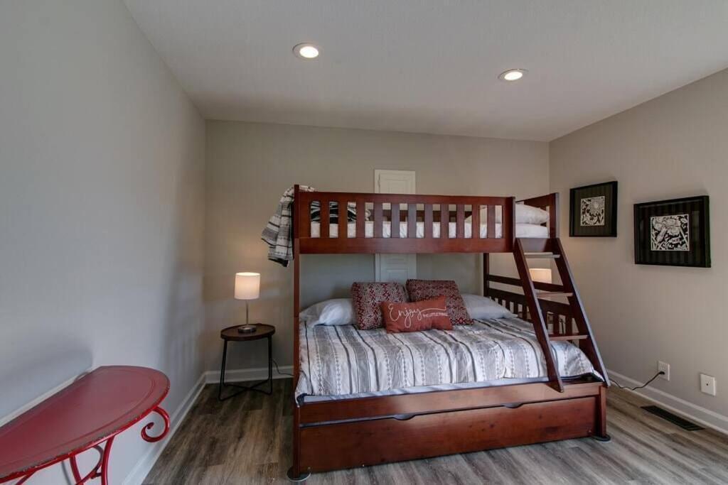 The Residence At Hilltop Acres - Clarksville, Tn Экстерьер фото